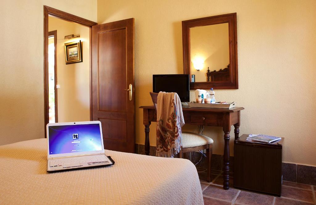 Hospedería Santiago Hotel Chiclana de la Frontera Quarto foto