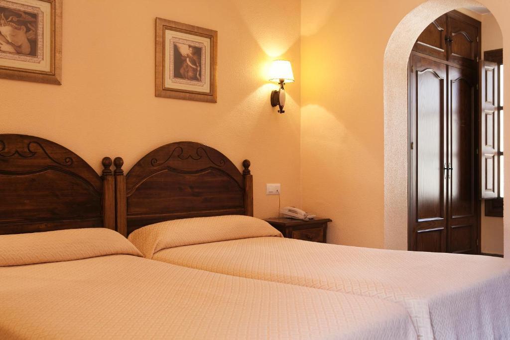 Hospedería Santiago Hotel Chiclana de la Frontera Quarto foto